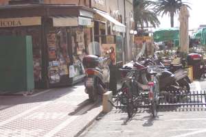 Xtrallusion photo gallery of Italy. Photos, pictures, images and photographs of the Italian Rivieras, the Italian Lakes, the Italian Alps, the Cinque Terre, the Amalfi coast and some of the most beautiful corners of Italy. Plus photos of Italian cities such as Pisa, Milan, Genoa and Rome.